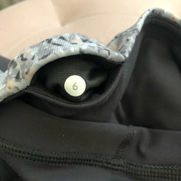 Lululemon gather and crow gray pants crop - Picture 6 of 9